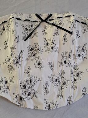 Forever 21+ Black and White Corset Style Plus Size Top